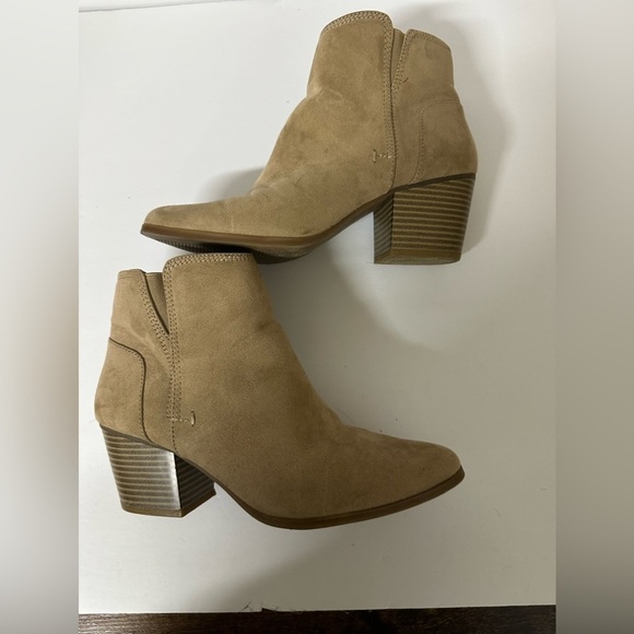 Apt. 9 Shoes - Apt. 9 Tan Ankle Suede Booties Size 7.5